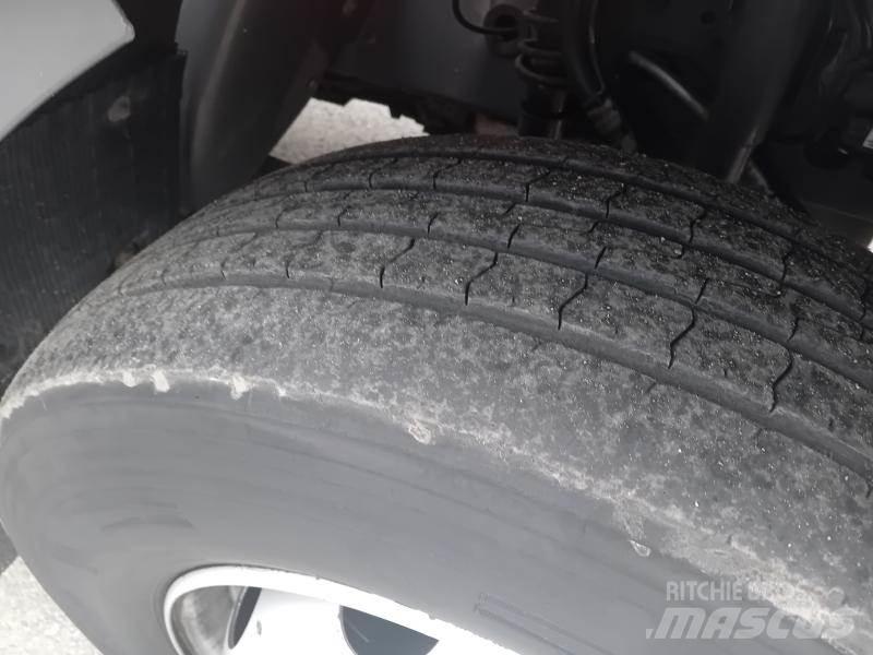 Renault D16 Sunkvežimiai su dengtu kėbulu