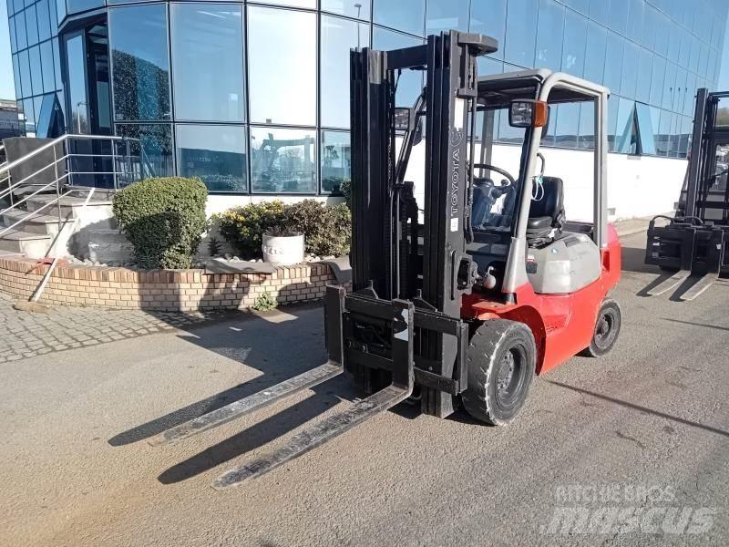 Toyota FD25 Šakiniai krautuvai - Kita