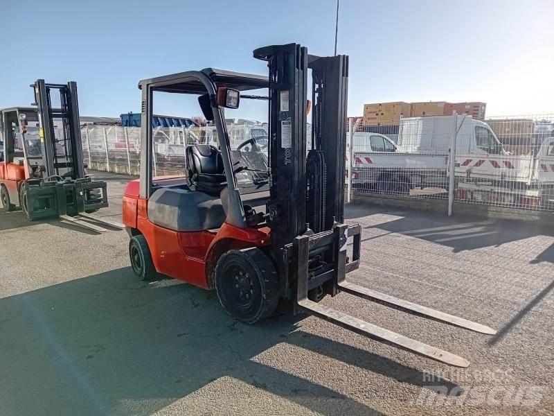 Toyota FD25 Šakiniai krautuvai - Kita