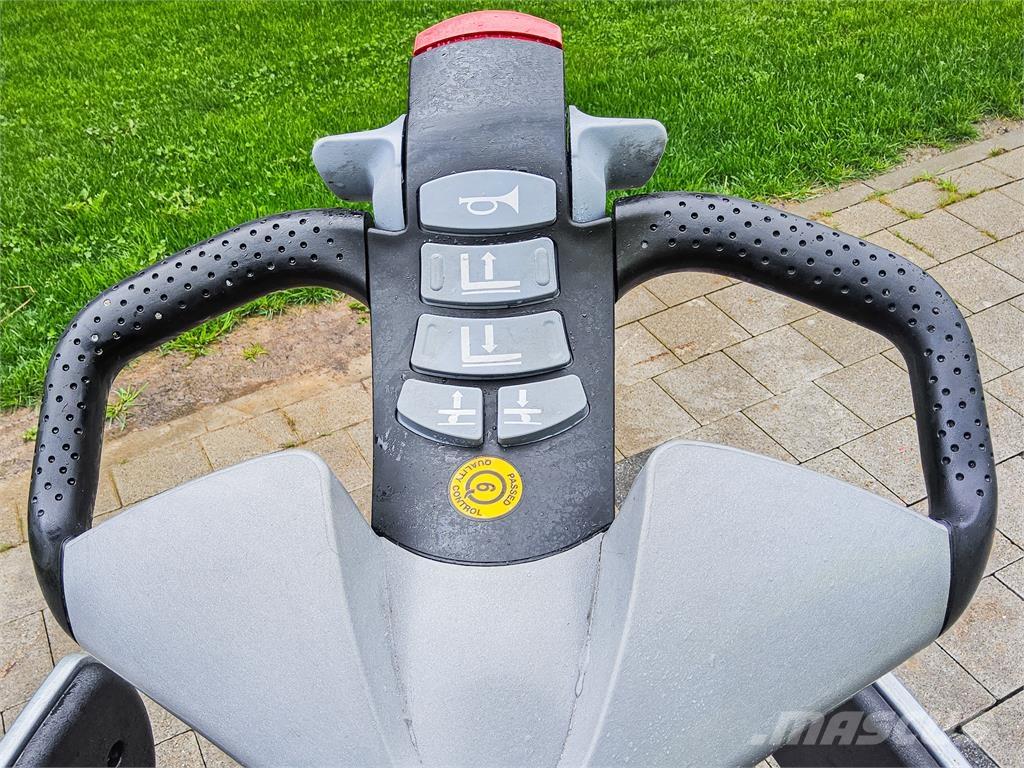 Still EXV SF16i Rankiniai vėžimėliai