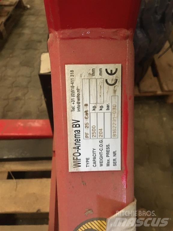 Wifo PF 25 Frontaliniai krautuvai ir ekskavatoriai