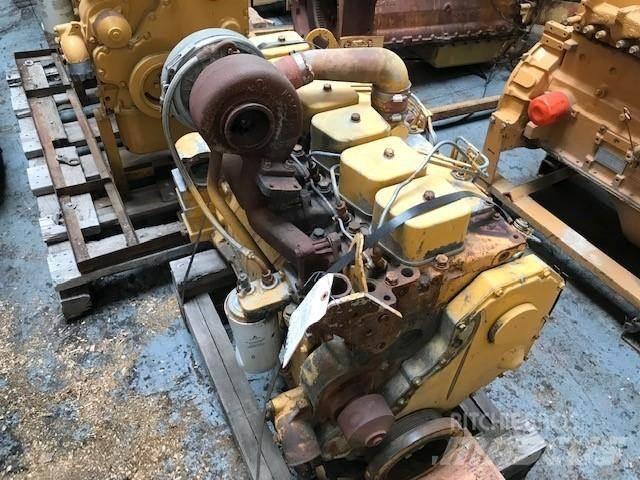 Komatsu S6D102 Varikliai