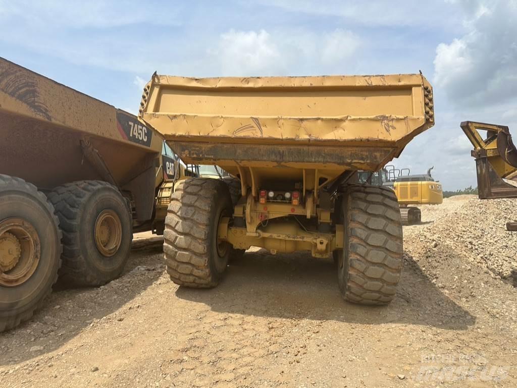 CAT 745 Karjeriniai savivarčiai