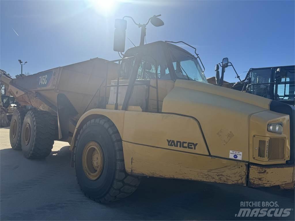 CAT 745 Karjeriniai savivarčiai