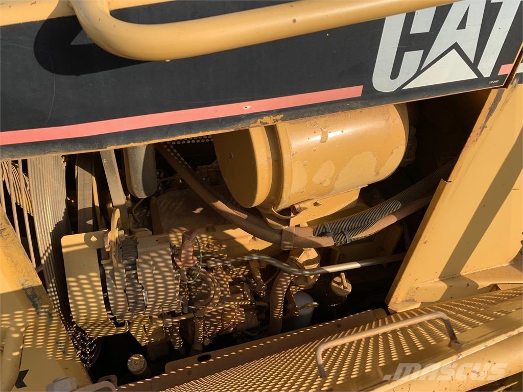 CAT D5M Statyba - Kita