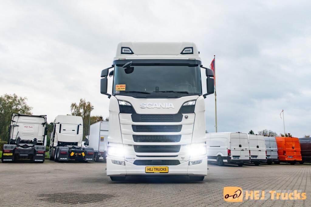 Scania S660 A6x2/4NB Naudoti vilkikai