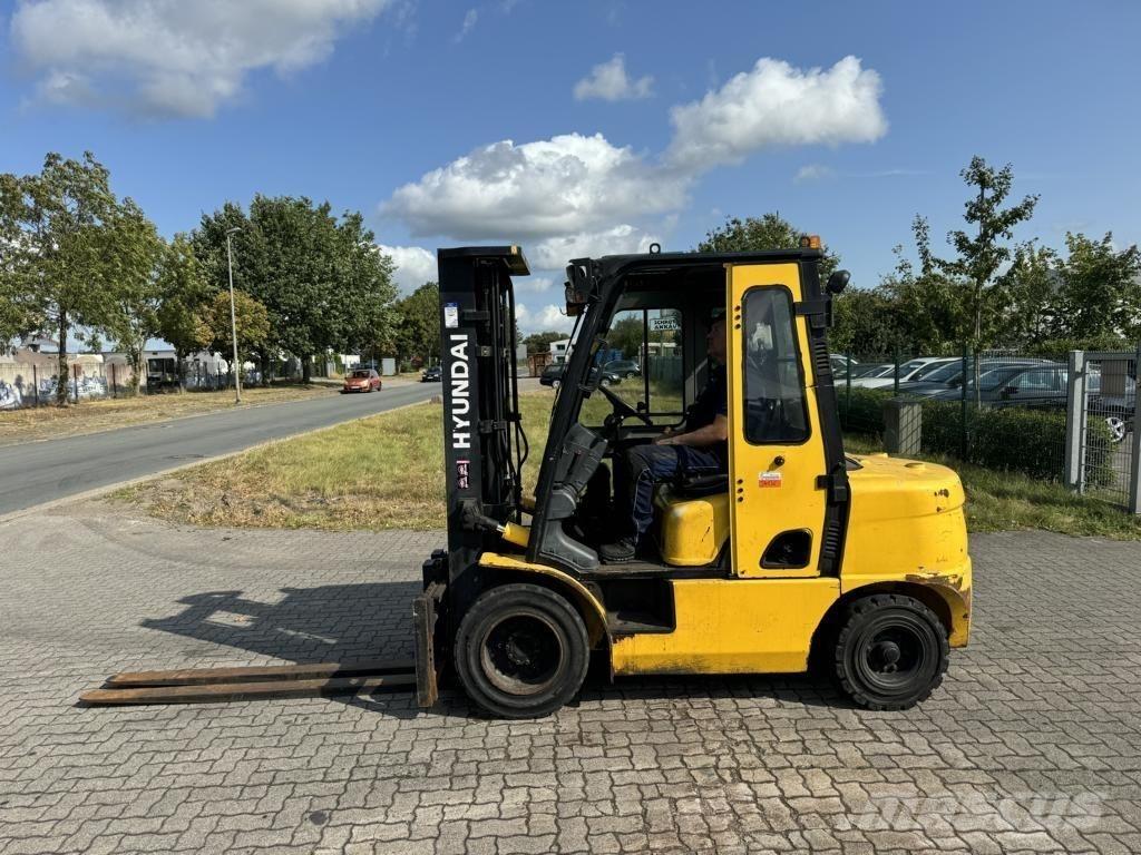 Hyundai 33D-7E Dyzeliniai krautuvai