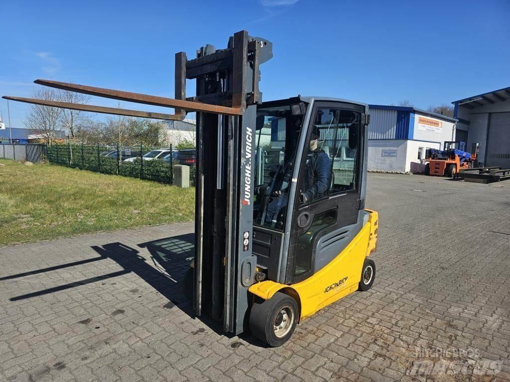 Jungheinrich EFG320 Elektriniai šakiniai krautuvai