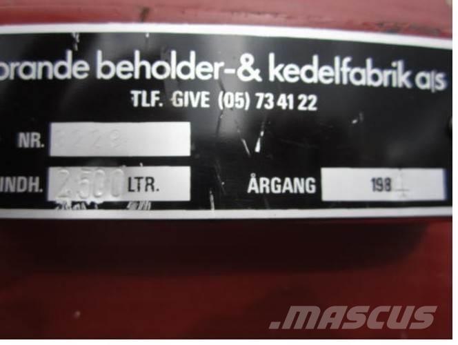  2500 L Tank Kiti naudoti statybos komponentai