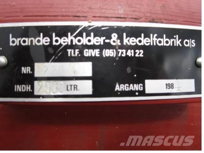  2500 L Tank Kiti naudoti statybos komponentai