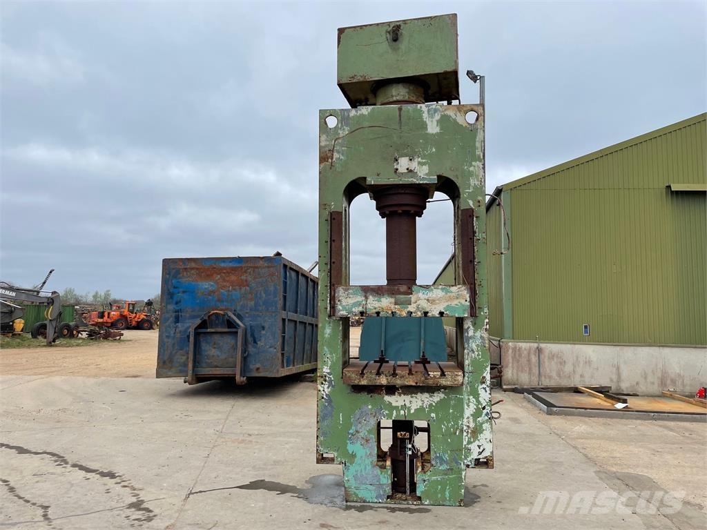  300 ton hydr. presser Kiti naudoti statybos komponentai