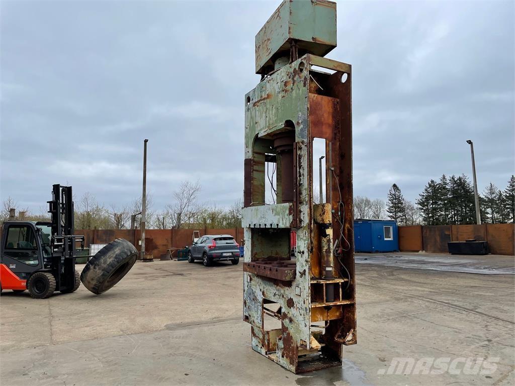  300 ton hydr. presser Kiti naudoti statybos komponentai