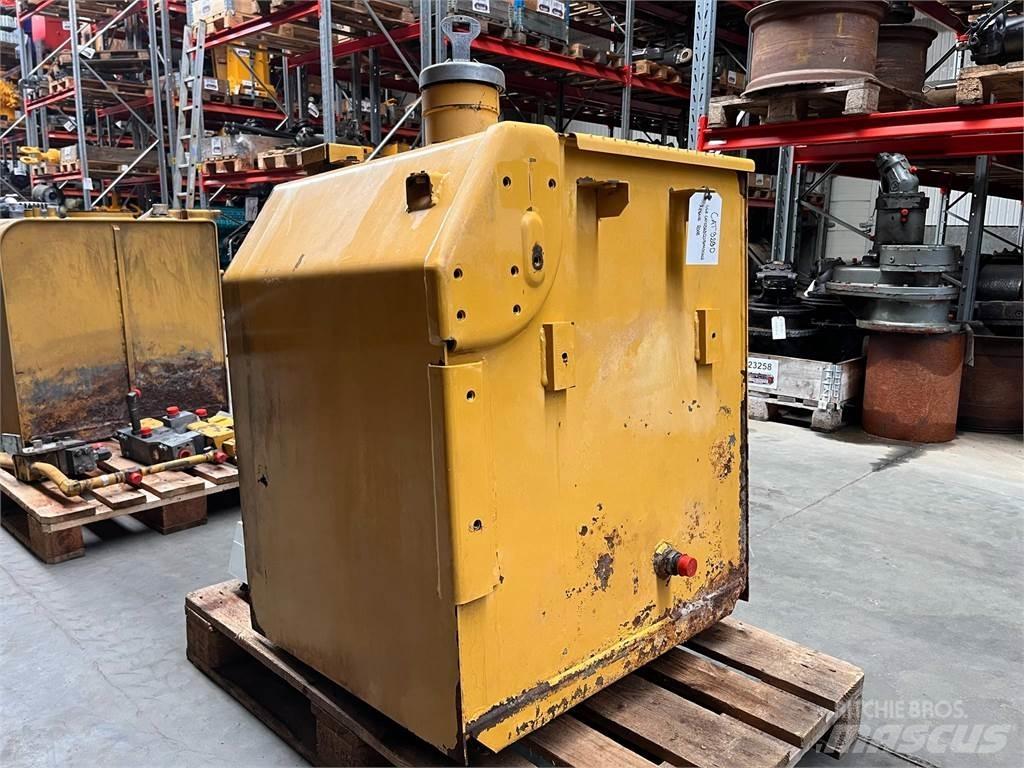 CAT 323D brændstoftank Kiti naudoti statybos komponentai