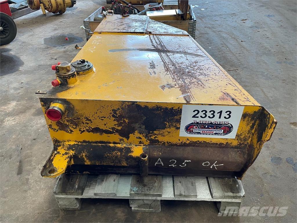  Dieseltank ex. Volvo A25 Kiti naudoti statybos komponentai