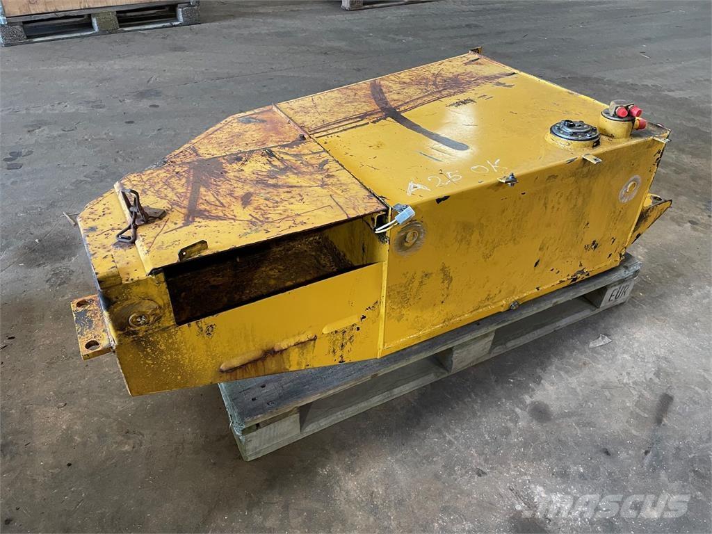  Dieseltank ex. Volvo A25 Kiti naudoti statybos komponentai