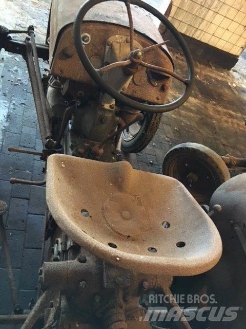 Ferguson traktor, Benzin Statyba - Kita