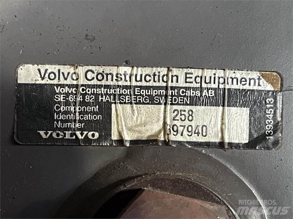 Hydraulik Tank, Volvo L90E Hidraulikos įrenginiai