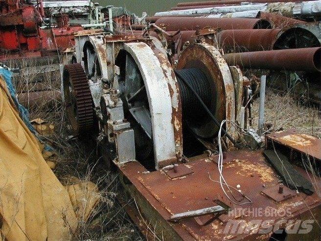 Piloteringsspil 3 tromler Keltuvai, gervės ir medžiagų liftai
