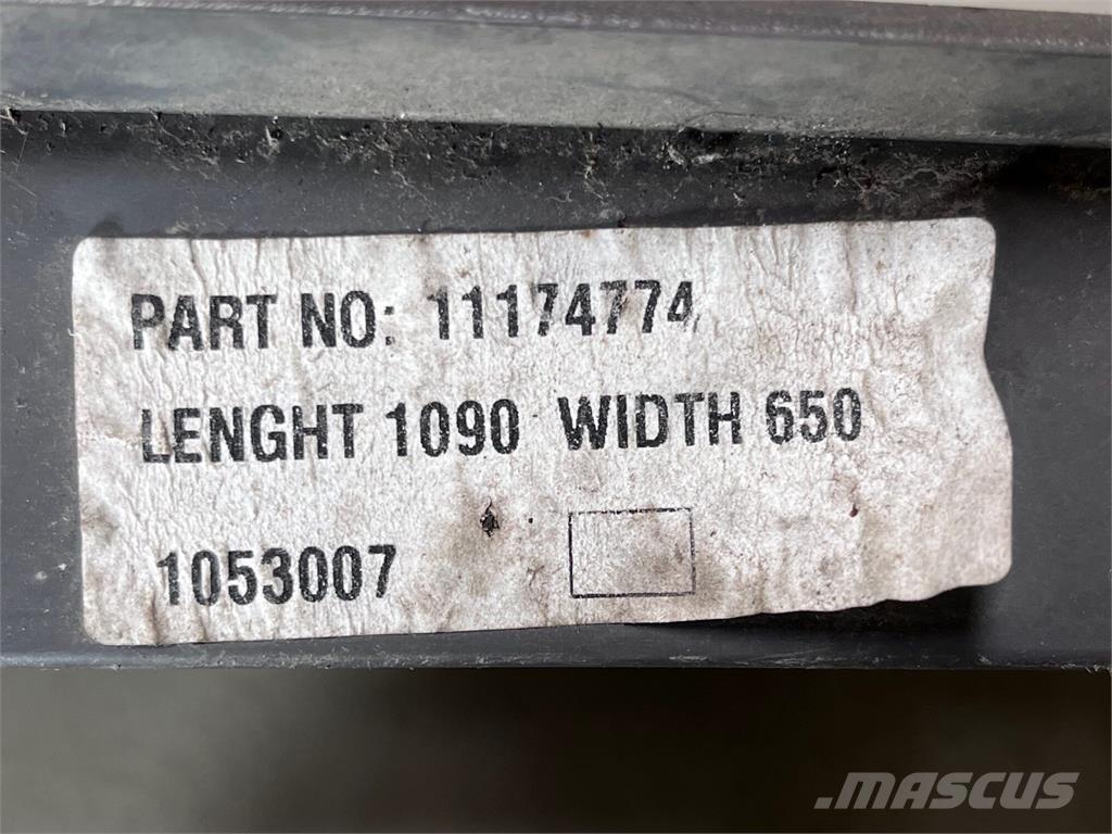  Skærm, Volvo L60F - L90G Kiti naudoti statybos komponentai