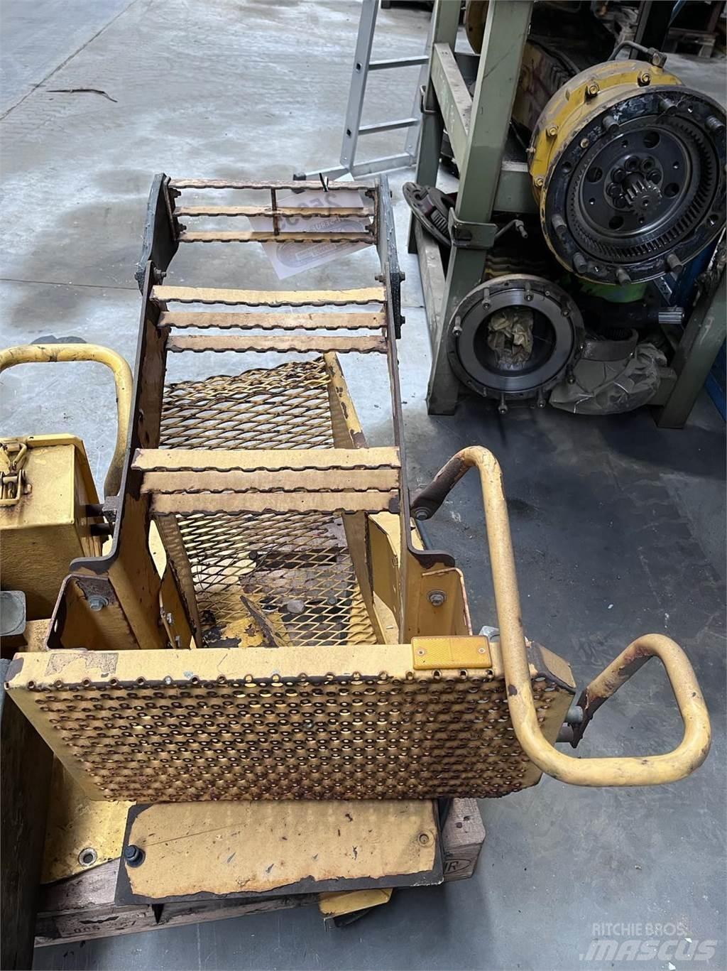  Trappe, Volvo L90E Kiti naudoti statybos komponentai