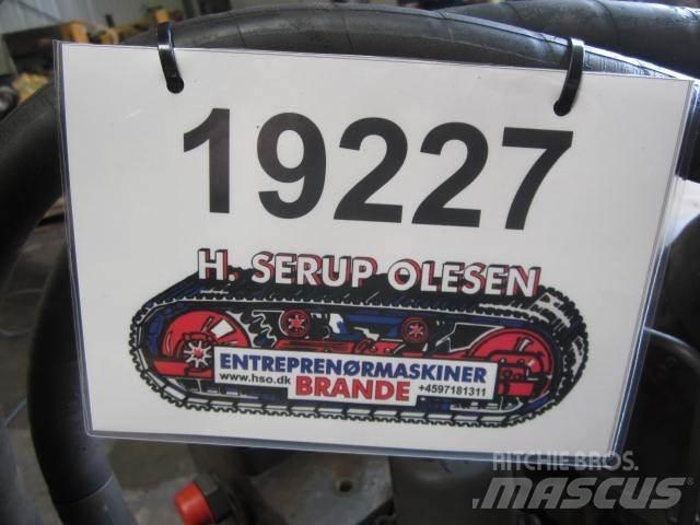 Volvo 230B Krøjegear Statyba - Kita