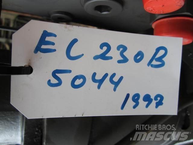 Volvo 230B Krøjegear Statyba - Kita