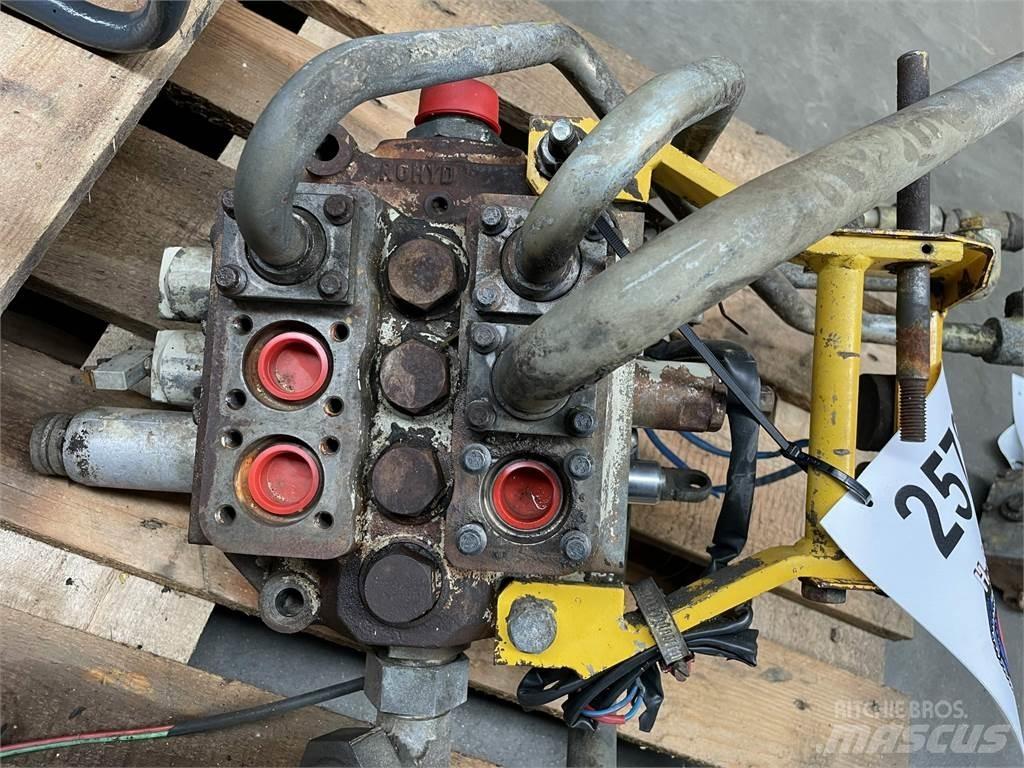 Volvo 4400 hovedventilblok Hidraulikos įrenginiai