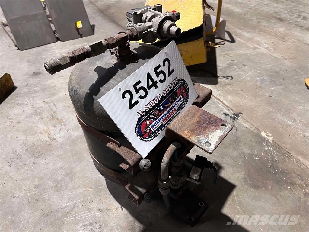 Volvo L120F lufttank Kiti naudoti statybos komponentai