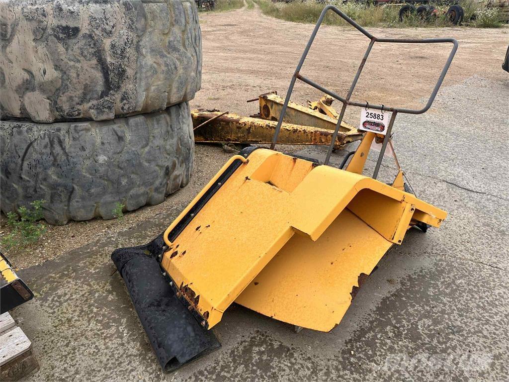 Volvo L220E højre bagskærm Kiti naudoti statybos komponentai