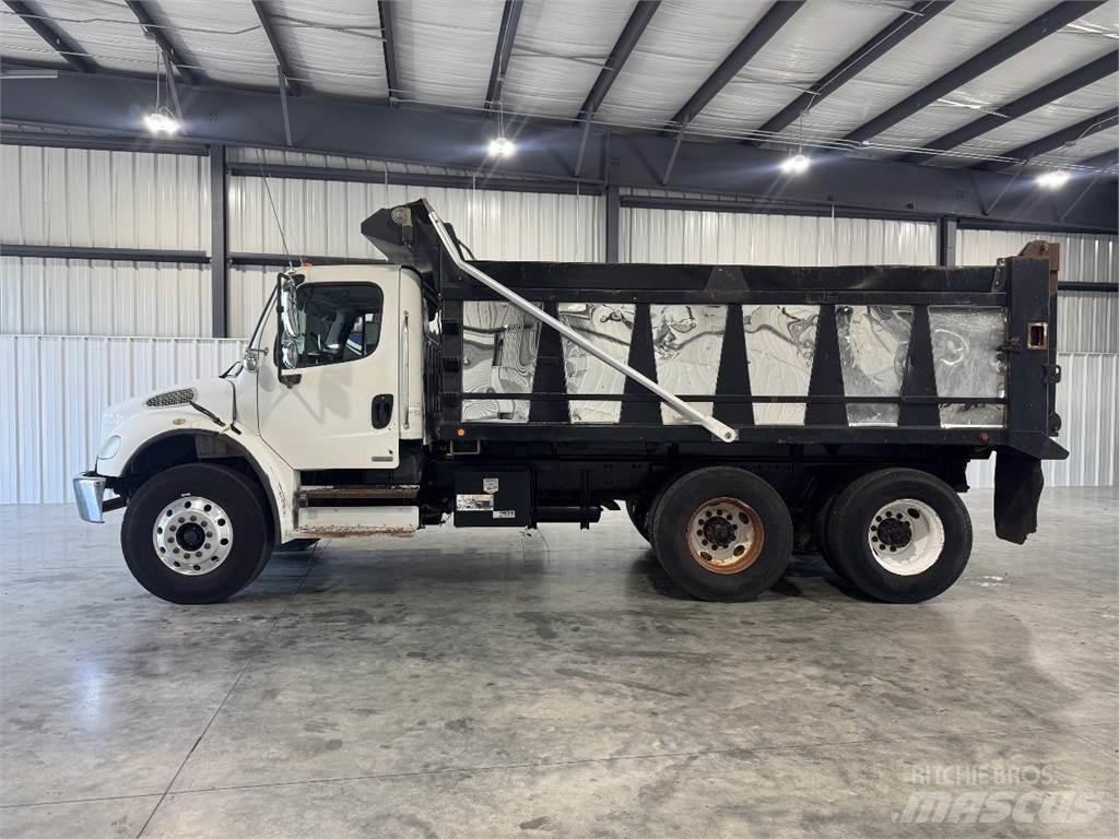 Freightliner M2 Savivarčių priekabų vilkikai