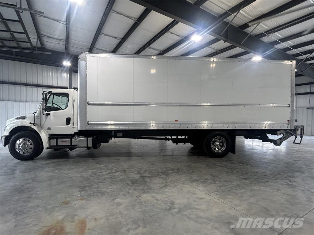 Freightliner M2 Sunkvežimiai su dengtu kėbulu