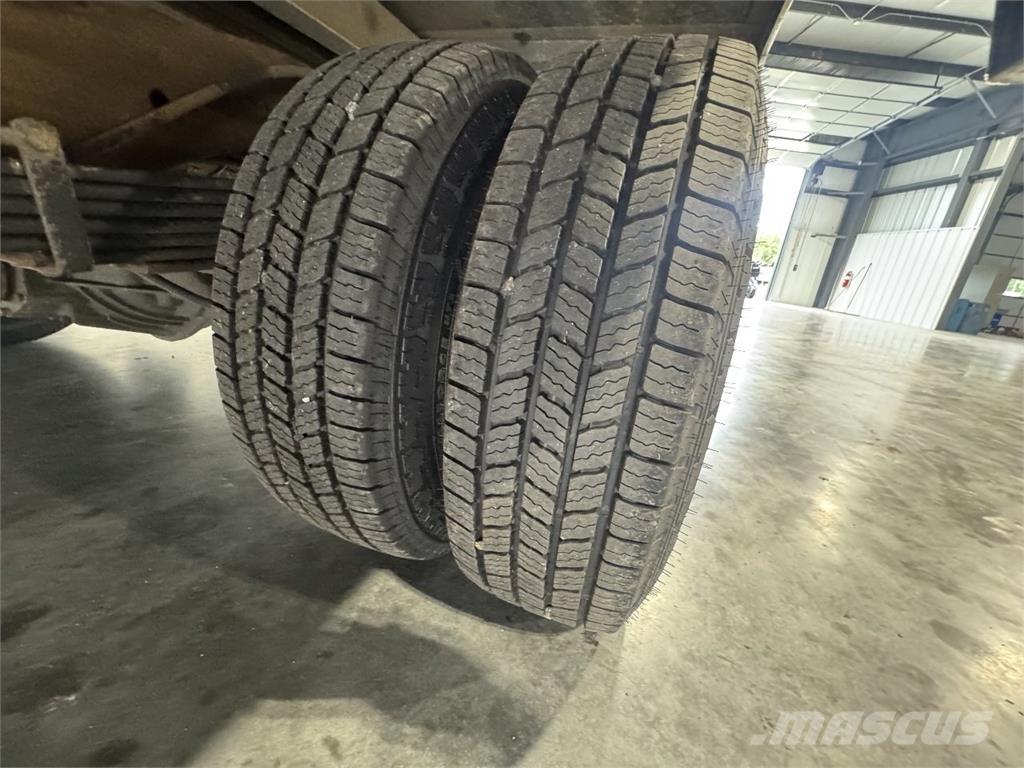 GMC G33903 Sunkvežimiai su dengtu kėbulu