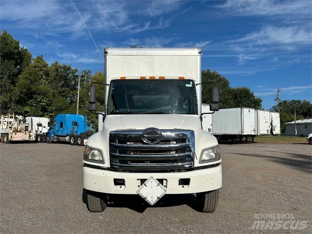 Hino 268 Sunkvežimiai su dengtu kėbulu