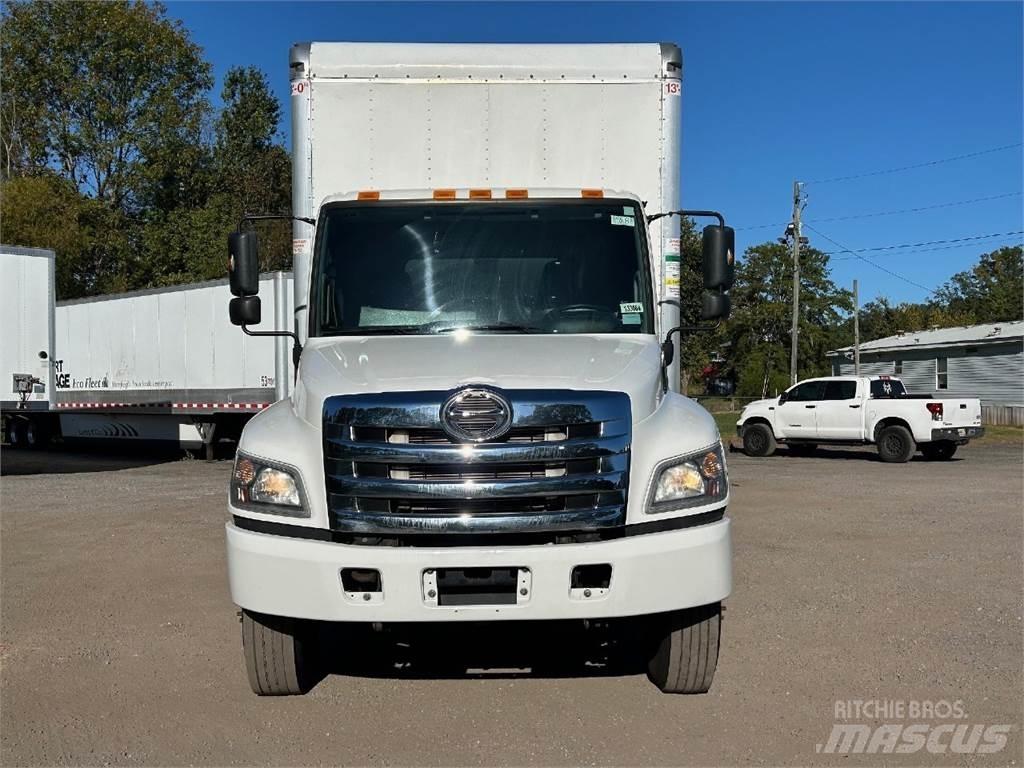 Hino 268 Sunkvežimiai su dengtu kėbulu