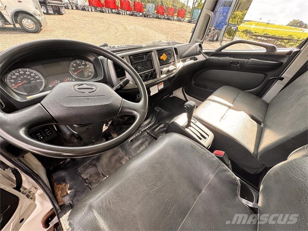 Hino 268 Sunkvežimiai su dengtu kėbulu