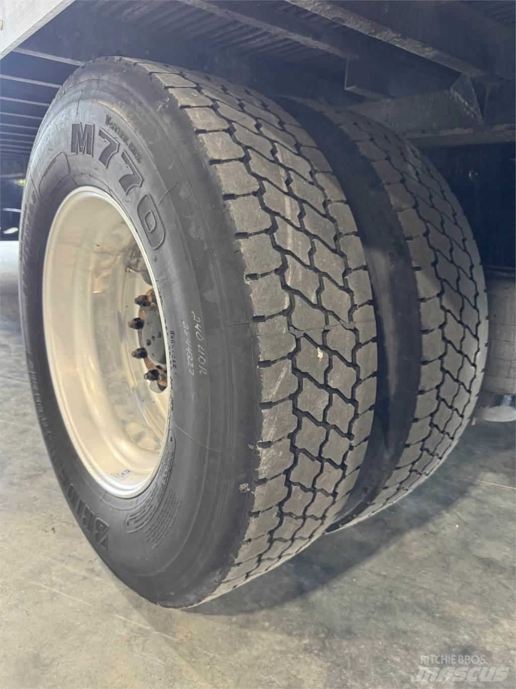 Kenworth T270 Sunkvežimiai su dengtu kėbulu