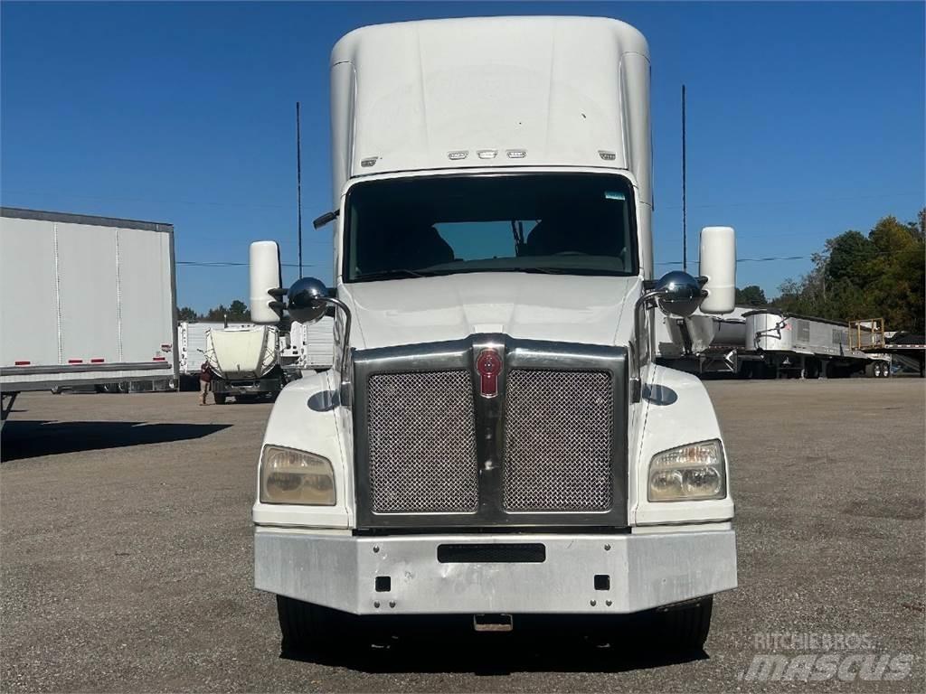 Kenworth T880 Naudoti vilkikai
