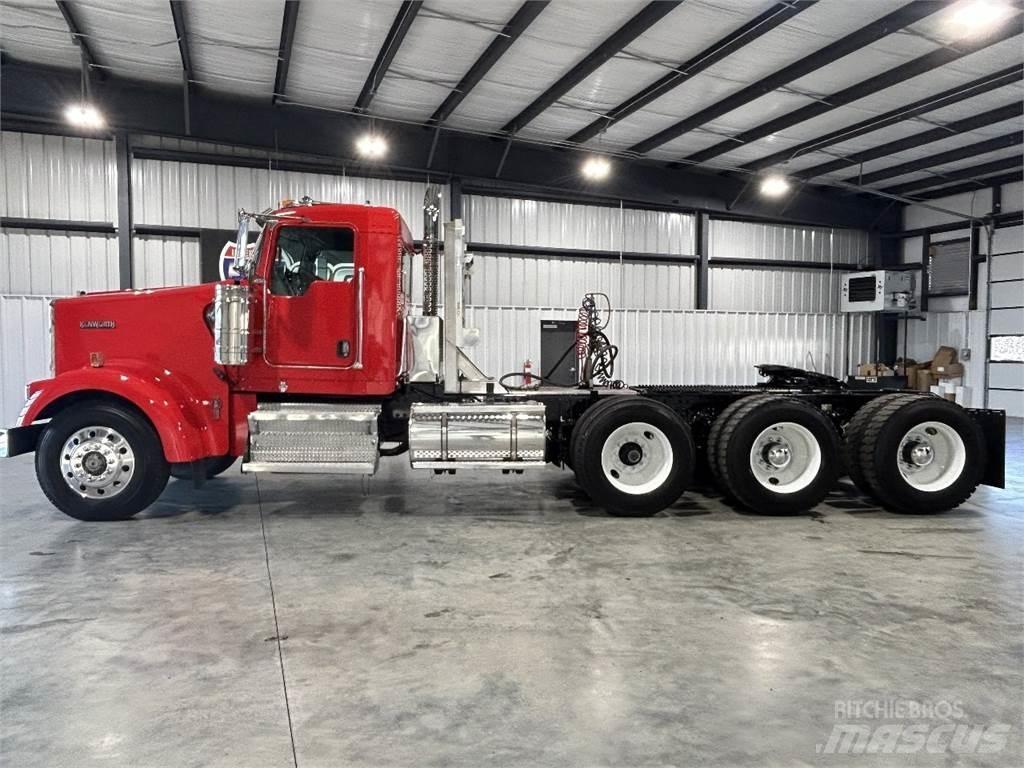 Kenworth W900L Naudoti vilkikai