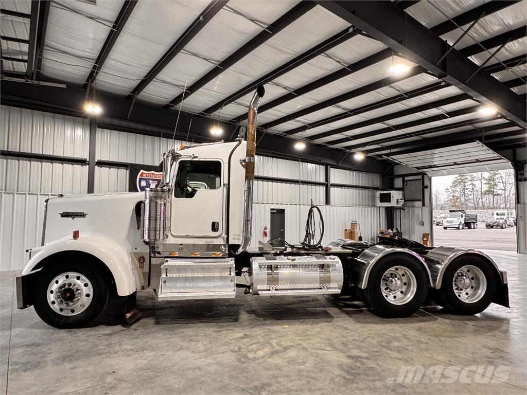 Kenworth W900L Naudoti vilkikai