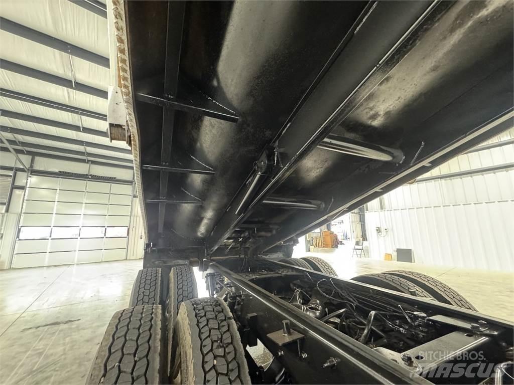 Kenworth W990 Savivarčių priekabų vilkikai