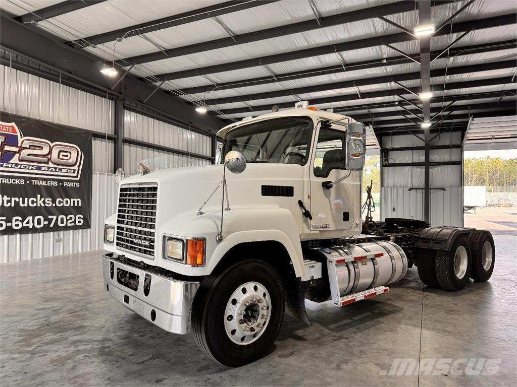 Mack CHU613 Naudoti vilkikai