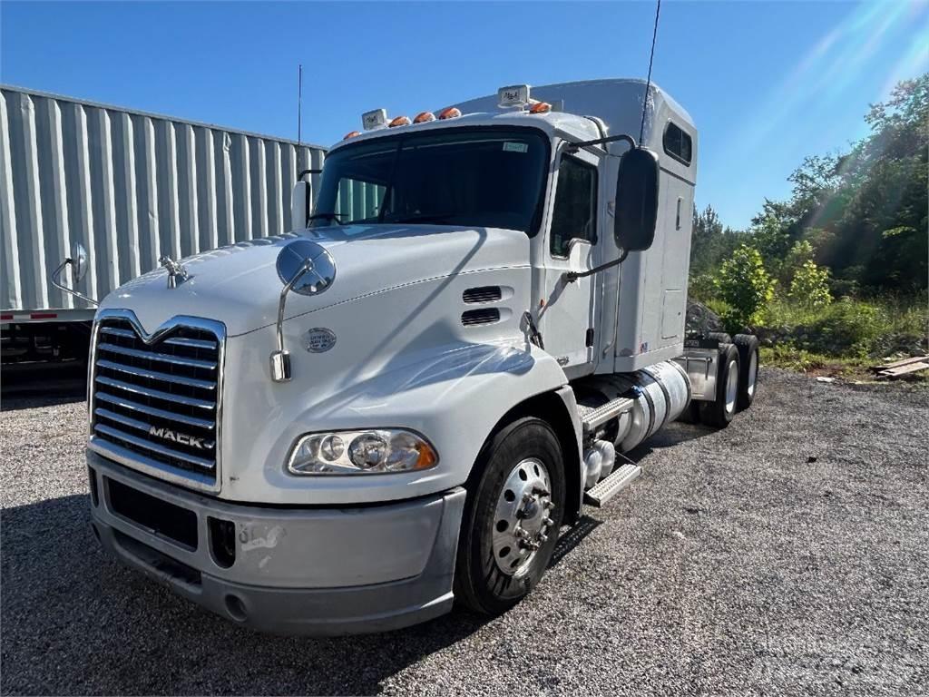 Mack CXU613 Naudoti vilkikai