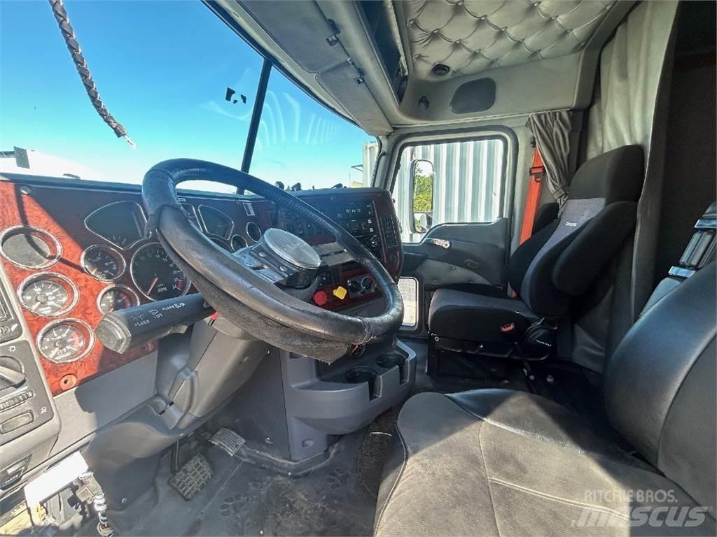 Mack CXU613 Naudoti vilkikai