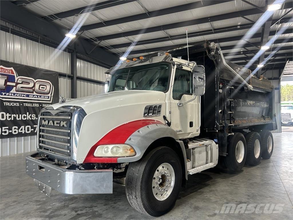 Mack Granite Savivarčių priekabų vilkikai