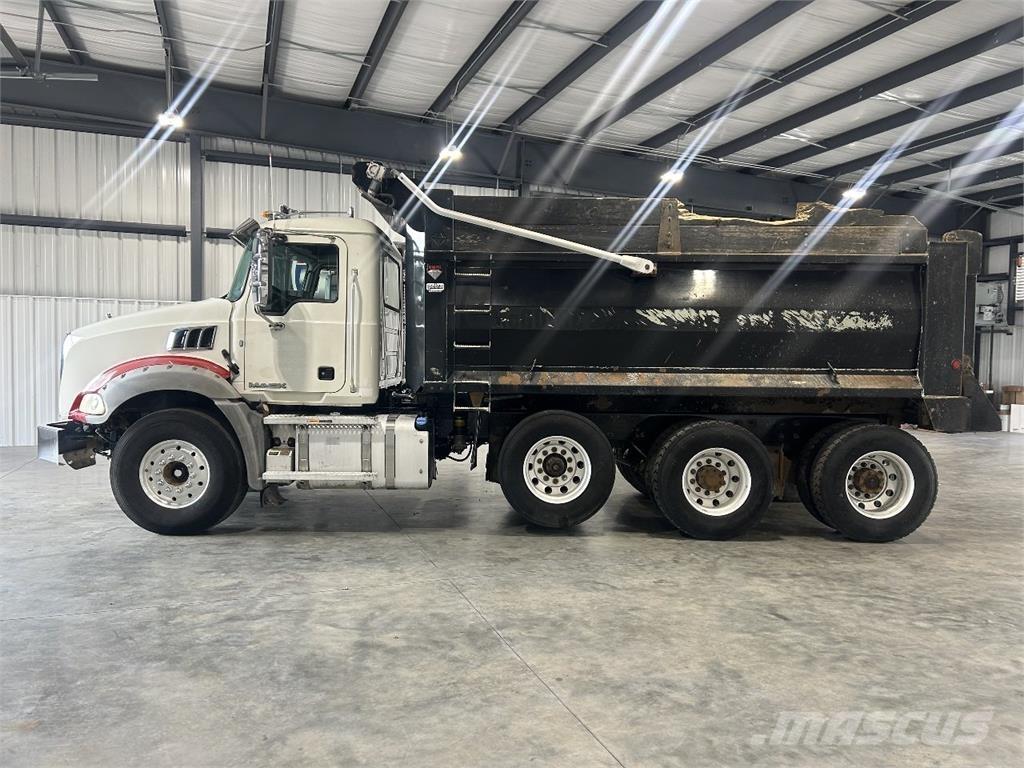 Mack Granite Savivarčių priekabų vilkikai