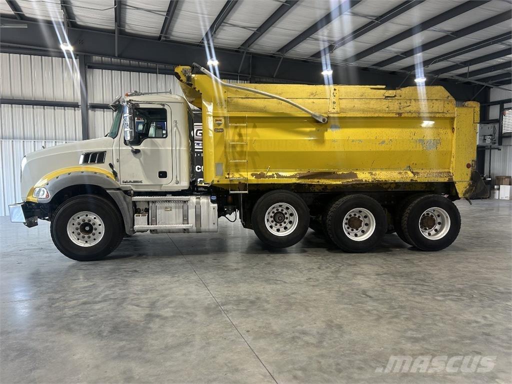 Mack Granite Savivarčių priekabų vilkikai