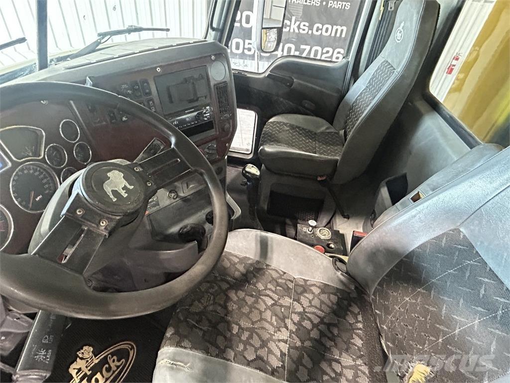 Mack Granite Savivarčių priekabų vilkikai