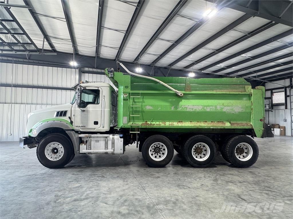 Mack Granite Savivarčių priekabų vilkikai