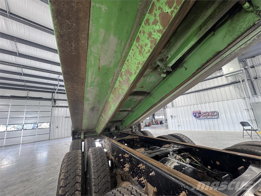 Mack Granite Savivarčių priekabų vilkikai