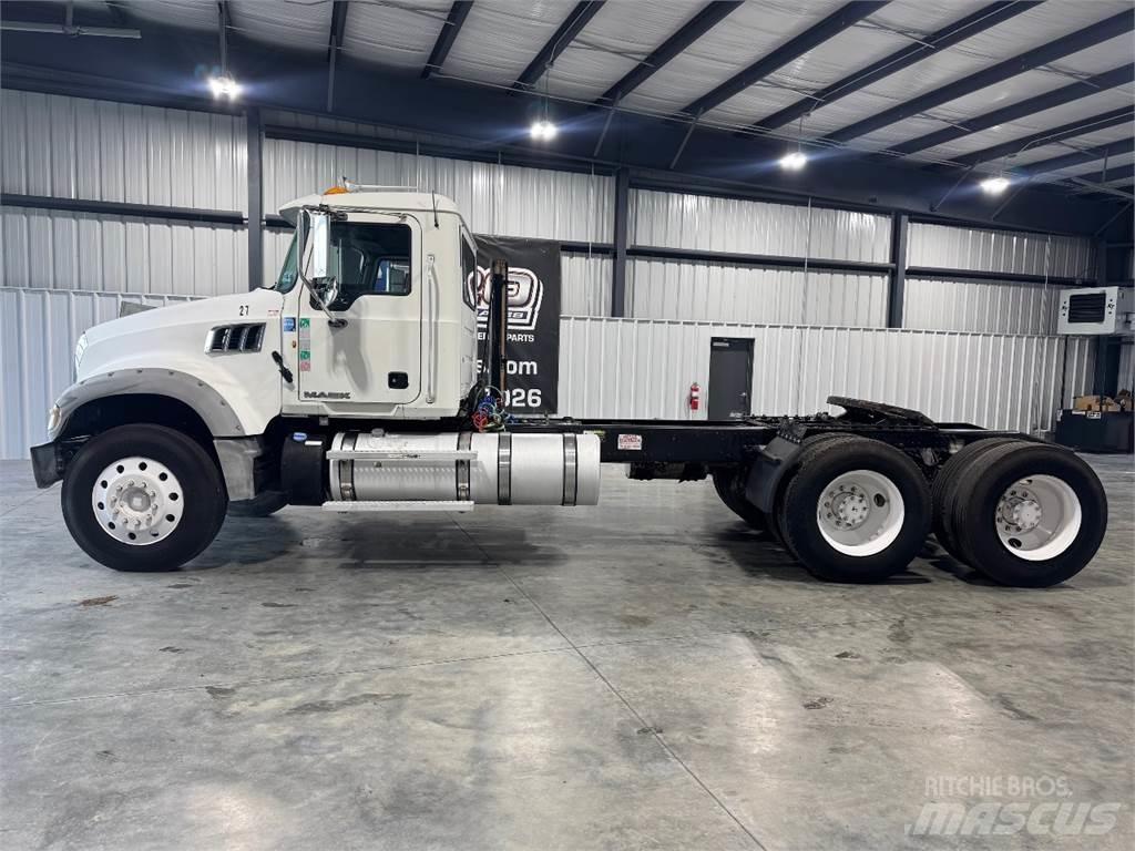 Mack GU713 Naudoti vilkikai